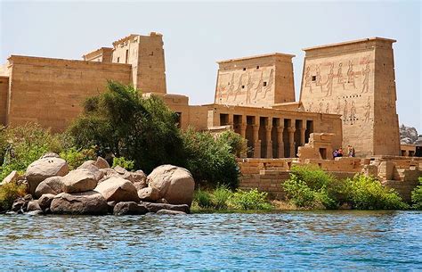  Philae Temple: อลังการโบราณคดีลอยลำบนเกาะกลางแม่น้ำไนล์!