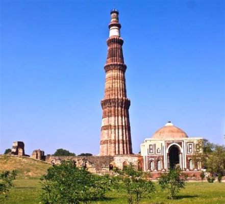  Qutub Minar:  สัญลักษณ์ของอารยธรรมมุสลิมที่ยิ่งใหญ่ และหอนาฬิกาสุดอลังการ